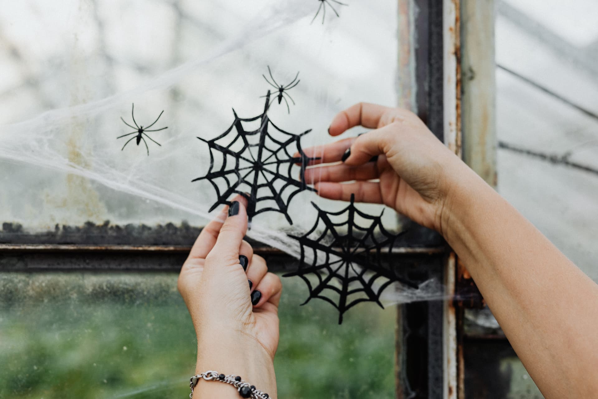 Telarañas artificiales como decoración de Halloween